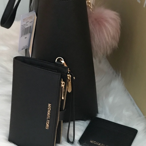 🌷MICHAEL KORS Large Black Saffiano Tote Set🌷 - Picture 5 of 7